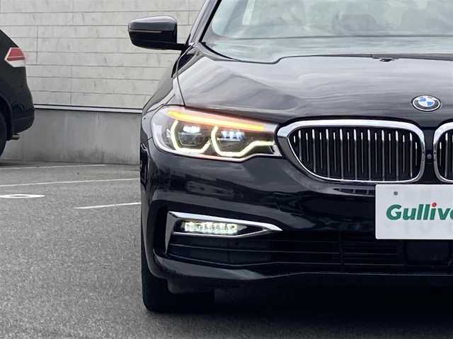 ＢＭＷ ５２３ｄ ラグジュアリー 鳥取県 2017(平29)年 4.7万km 黒 登録時走行距離：47027km/メーカー純正ナビ/　CD DVD フルセグTV/全方位カメラ/衝突被害軽減装置/レーンキープアシスト/レーダークルーズコントロール/クリアランスソナー/LEDヘッドライト/オートライト/フォグランプ/リアフォグ/ブラックレザーシート/シートヒーター/パワーシート/ETC/前後ドライブレコーダー/プッシュスタート/スマートキー/スペアキー