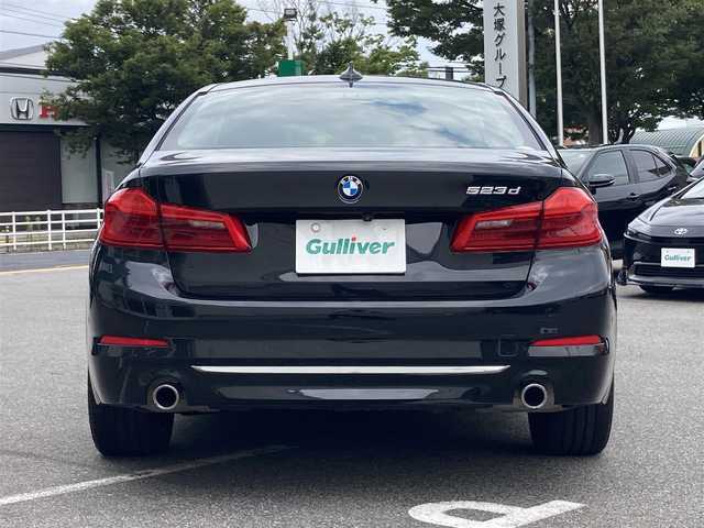 ＢＭＷ ５２３ｄ ラグジュアリー 鳥取県 2017(平29)年 4.7万km 黒 登録時走行距離：47027km/メーカー純正ナビ/　CD DVD フルセグTV/全方位カメラ/衝突被害軽減装置/レーンキープアシスト/レーダークルーズコントロール/クリアランスソナー/LEDヘッドライト/オートライト/フォグランプ/リアフォグ/ブラックレザーシート/シートヒーター/パワーシート/ETC/前後ドライブレコーダー/プッシュスタート/スマートキー/スペアキー