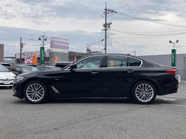 ＢＭＷ ５２３ｄ ラグジュアリー 鳥取県 2017(平29)年 4.7万km 黒 登録時走行距離：47027km/メーカー純正ナビ/　CD DVD フルセグTV/全方位カメラ/衝突被害軽減装置/レーンキープアシスト/レーダークルーズコントロール/クリアランスソナー/LEDヘッドライト/オートライト/フォグランプ/リアフォグ/ブラックレザーシート/シートヒーター/パワーシート/ETC/前後ドライブレコーダー/プッシュスタート/スマートキー/スペアキー