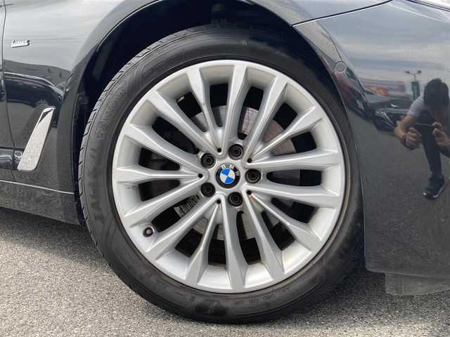 ＢＭＷ ５２３ｄ ラグジュアリー 鳥取県 2017(平29)年 4.7万km 黒 登録時走行距離：47027km/メーカー純正ナビ/　CD DVD フルセグTV/全方位カメラ/衝突被害軽減装置/レーンキープアシスト/レーダークルーズコントロール/クリアランスソナー/LEDヘッドライト/オートライト/フォグランプ/リアフォグ/ブラックレザーシート/シートヒーター/パワーシート/ETC/前後ドライブレコーダー/プッシュスタート/スマートキー/スペアキー