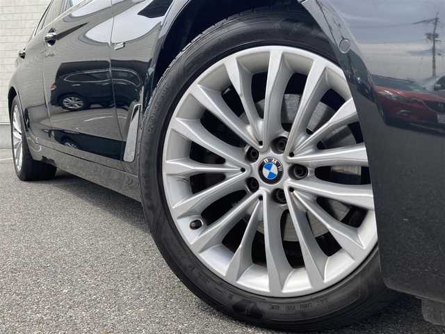 ＢＭＷ ５２３ｄ ラグジュアリー 鳥取県 2017(平29)年 4.7万km 黒 登録時走行距離：47027km/メーカー純正ナビ/　CD DVD フルセグTV/全方位カメラ/衝突被害軽減装置/レーンキープアシスト/レーダークルーズコントロール/クリアランスソナー/LEDヘッドライト/オートライト/フォグランプ/リアフォグ/ブラックレザーシート/シートヒーター/パワーシート/ETC/前後ドライブレコーダー/プッシュスタート/スマートキー/スペアキー