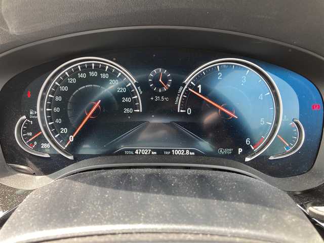 ＢＭＷ ５２３ｄ ラグジュアリー 鳥取県 2017(平29)年 4.7万km 黒 登録時走行距離：47027km/メーカー純正ナビ/　CD DVD フルセグTV/全方位カメラ/衝突被害軽減装置/レーンキープアシスト/レーダークルーズコントロール/クリアランスソナー/LEDヘッドライト/オートライト/フォグランプ/リアフォグ/ブラックレザーシート/シートヒーター/パワーシート/ETC/前後ドライブレコーダー/プッシュスタート/スマートキー/スペアキー
