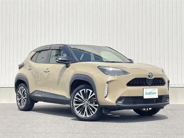 トヨタ ヤリスクロス Z 群馬県 2023(令5)年 2.8万km ブラックマイカ/ベージュ 2トーン ワンオーナー/純正ディスプレイオーディオ（AM.FM.USB.BT.TV）/セーフティセンス/・プリクラッシュセーフティ/・レーントレーシングアシスト/・レーダークルーズコントロール/・オートマチックハイビーム/・ロードサインアシスト/先行車発進告知機能/セカンダリーコリジョンブレーキ/パーキングサポートブレーキ/純正アルミホイール18インチ/純正LEDヘッドライト/純正フロアマット/純正バイザー/パワーシート/シートヒーター/ブレーキホールド/ステアリングヒーター