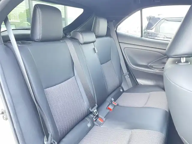 トヨタ ヤリスクロス Z 群馬県 2023(令5)年 2.8万km ブラックマイカ/ベージュ 2トーン ワンオーナー/純正ディスプレイオーディオ（AM.FM.USB.BT.TV）/セーフティセンス/・プリクラッシュセーフティ/・レーントレーシングアシスト/・レーダークルーズコントロール/・オートマチックハイビーム/・ロードサインアシスト/先行車発進告知機能/セカンダリーコリジョンブレーキ/パーキングサポートブレーキ/純正アルミホイール18インチ/純正LEDヘッドライト/純正フロアマット/純正バイザー/パワーシート/シートヒーター/ブレーキホールド/ステアリングヒーター