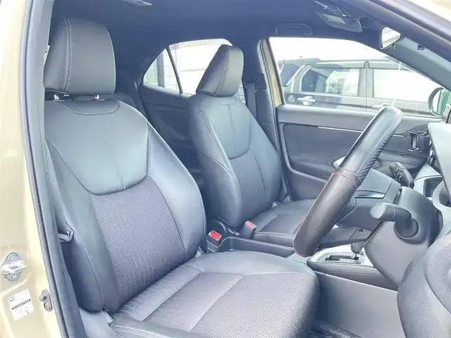 トヨタ ヤリスクロス Z 群馬県 2023(令5)年 2.8万km ブラックマイカ/ベージュ 2トーン ワンオーナー/純正ディスプレイオーディオ（AM.FM.USB.BT.TV）/セーフティセンス/・プリクラッシュセーフティ/・レーントレーシングアシスト/・レーダークルーズコントロール/・オートマチックハイビーム/・ロードサインアシスト/先行車発進告知機能/セカンダリーコリジョンブレーキ/パーキングサポートブレーキ/純正アルミホイール18インチ/純正LEDヘッドライト/純正フロアマット/純正バイザー/パワーシート/シートヒーター/ブレーキホールド/ステアリングヒーター