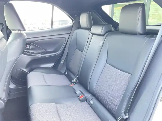 トヨタ ヤリスクロス Z 群馬県 2023(令5)年 2.8万km ブラックマイカ/ベージュ 2トーン ワンオーナー/純正ディスプレイオーディオ（AM.FM.USB.BT.TV）/セーフティセンス/・プリクラッシュセーフティ/・レーントレーシングアシスト/・レーダークルーズコントロール/・オートマチックハイビーム/・ロードサインアシスト/先行車発進告知機能/セカンダリーコリジョンブレーキ/パーキングサポートブレーキ/純正アルミホイール18インチ/純正LEDヘッドライト/純正フロアマット/純正バイザー/パワーシート/シートヒーター/ブレーキホールド/ステアリングヒーター