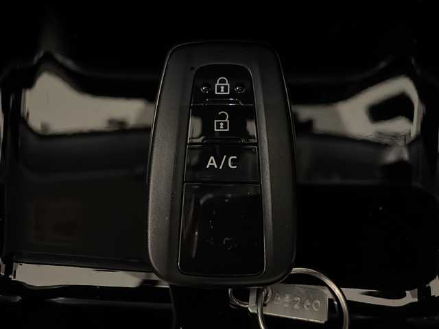 トヨタ プリウス ＰＨＶ S 熊本県 2017(平29)年 8.8万km スーパーホワイトⅡ 純正SDナビ（ラジオ、フルセグ、BT、CD、DVD、SD）/ETC/ドラレコ/バックカメラ/レーダークルコン/ステアリングリモコン/レーンキープ/横滑り防止/ハンドルヒーター/シートヒーター/オートハイビーム/オートライト/フロアマット/ドアバイザー/プッシュスタート/スマートキー