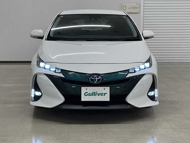 トヨタ プリウス ＰＨＶ S 熊本県 2017(平29)年 8.8万km スーパーホワイトⅡ 純正SDナビ（ラジオ、フルセグ、BT、CD、DVD、SD）/ETC/ドラレコ/バックカメラ/レーダークルコン/ステアリングリモコン/レーンキープ/横滑り防止/ハンドルヒーター/シートヒーター/オートハイビーム/オートライト/フロアマット/ドアバイザー/プッシュスタート/スマートキー