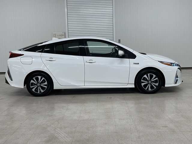 トヨタ プリウス ＰＨＶ S 熊本県 2017(平29)年 8.8万km スーパーホワイトⅡ 純正SDナビ（ラジオ、フルセグ、BT、CD、DVD、SD）/ETC/ドラレコ/バックカメラ/レーダークルコン/ステアリングリモコン/レーンキープ/横滑り防止/ハンドルヒーター/シートヒーター/オートハイビーム/オートライト/フロアマット/ドアバイザー/プッシュスタート/スマートキー
