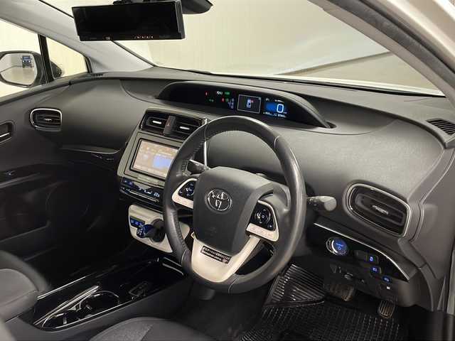 トヨタ プリウス ＰＨＶ S 熊本県 2017(平29)年 8.8万km スーパーホワイトⅡ 純正SDナビ（ラジオ、フルセグ、BT、CD、DVD、SD）/ETC/ドラレコ/バックカメラ/レーダークルコン/ステアリングリモコン/レーンキープ/横滑り防止/ハンドルヒーター/シートヒーター/オートハイビーム/オートライト/フロアマット/ドアバイザー/プッシュスタート/スマートキー