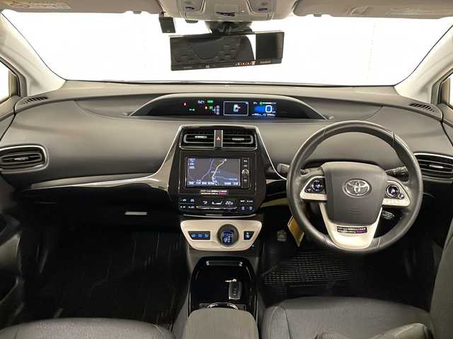 トヨタ プリウス ＰＨＶ S 熊本県 2017(平29)年 8.8万km スーパーホワイトⅡ 純正SDナビ（ラジオ、フルセグ、BT、CD、DVD、SD）/ETC/ドラレコ/バックカメラ/レーダークルコン/ステアリングリモコン/レーンキープ/横滑り防止/ハンドルヒーター/シートヒーター/オートハイビーム/オートライト/フロアマット/ドアバイザー/プッシュスタート/スマートキー