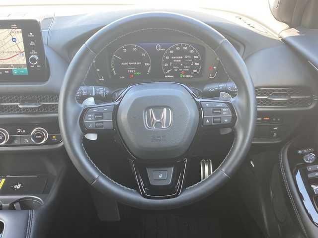 ホンダ ＺＲ－Ｖ ハイブリッド e:HEV Z ブラックスタイル 佐賀県 2024(令6)年 1.3万km プラチナホワイトパール BOSEサウンド/Hondaconnect9インチナビ/マルチビューカメラ/ホンダセンシング/・衝突被害軽減ブレーキ/・路線逸脱抑制機能/・ブラインドスポットモニター/・リアクロストラフィックアラート/・コーナーセンサー/・アダプティブクルーズコントロール/本革シート/シートヒーター（全席）/メモリパワーシート/パワーバックドア/ETC2.0/ステアリングヒーター/ステアリングリモコン/パドルシフト/電動パーキングブレーキ/オートブレーキホールド/置くだけ充電/プッシュスタート/スマートキー/LEDヘッドライト/フォグライト/純正ブラックアルミホイール