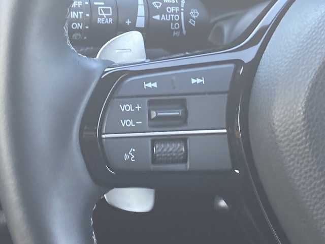 ホンダ ＺＲ－Ｖ ハイブリッド e:HEV Z ブラックスタイル 佐賀県 2024(令6)年 1.3万km プラチナホワイトパール BOSEサウンド/Hondaconnect9インチナビ/マルチビューカメラ/ホンダセンシング/・衝突被害軽減ブレーキ/・路線逸脱抑制機能/・ブラインドスポットモニター/・リアクロストラフィックアラート/・コーナーセンサー/・アダプティブクルーズコントロール/本革シート/シートヒーター（全席）/メモリパワーシート/パワーバックドア/ETC2.0/ステアリングヒーター/ステアリングリモコン/パドルシフト/電動パーキングブレーキ/オートブレーキホールド/置くだけ充電/プッシュスタート/スマートキー/LEDヘッドライト/フォグライト/純正ブラックアルミホイール