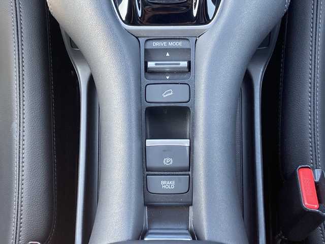 ホンダ ＺＲ－Ｖ ハイブリッド e:HEV Z ブラックスタイル 佐賀県 2024(令6)年 1.3万km プラチナホワイトパール BOSEサウンド/Hondaconnect9インチナビ/マルチビューカメラ/ホンダセンシング/・衝突被害軽減ブレーキ/・路線逸脱抑制機能/・ブラインドスポットモニター/・リアクロストラフィックアラート/・コーナーセンサー/・アダプティブクルーズコントロール/本革シート/シートヒーター（全席）/メモリパワーシート/パワーバックドア/ETC2.0/ステアリングヒーター/ステアリングリモコン/パドルシフト/電動パーキングブレーキ/オートブレーキホールド/置くだけ充電/プッシュスタート/スマートキー/LEDヘッドライト/フォグライト/純正ブラックアルミホイール