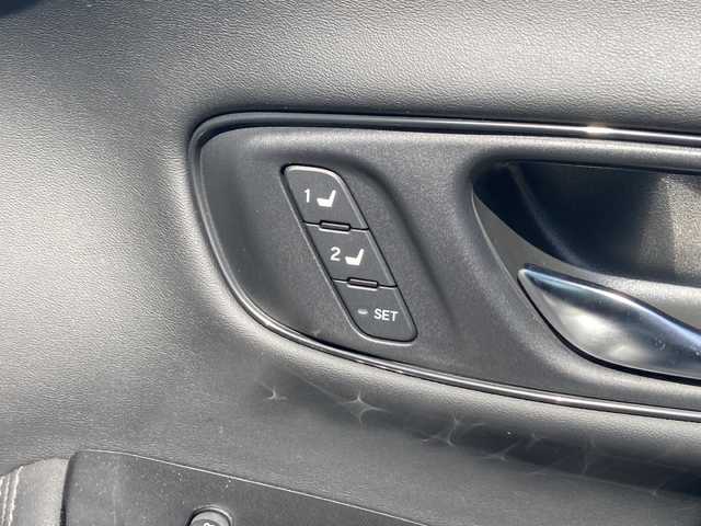 ホンダ ＺＲ－Ｖ ハイブリッド e:HEV Z ブラックスタイル 佐賀県 2024(令6)年 1.3万km プラチナホワイトパール BOSEサウンド/Hondaconnect9インチナビ/マルチビューカメラ/ホンダセンシング/・衝突被害軽減ブレーキ/・路線逸脱抑制機能/・ブラインドスポットモニター/・リアクロストラフィックアラート/・コーナーセンサー/・アダプティブクルーズコントロール/本革シート/シートヒーター（全席）/メモリパワーシート/パワーバックドア/ETC2.0/ステアリングヒーター/ステアリングリモコン/パドルシフト/電動パーキングブレーキ/オートブレーキホールド/置くだけ充電/プッシュスタート/スマートキー/LEDヘッドライト/フォグライト/純正ブラックアルミホイール