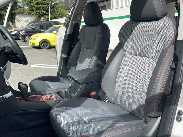 スバル フォレスター X－ブレイク 東京都 2018(平30)年 5.7万km クリスタルホワイトP ワンオーナー/メモリナビ/フルセグテレビ/バックカメラ/サイドカメラ/純正17インチアルミ/ルーフレール/全席シートヒーター/ハーフレザーシート/ETC/プッシュスタート/保証書/取説書/スペアスマートキー