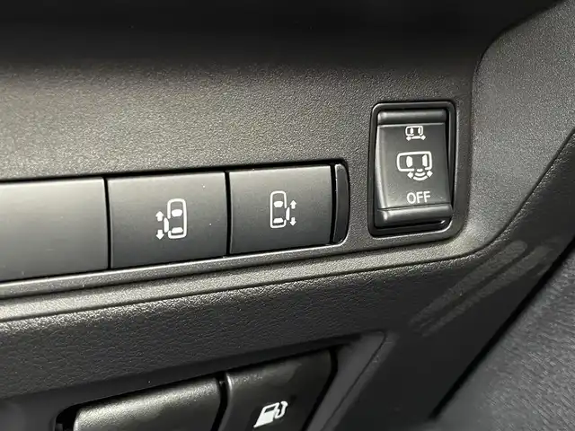 日産 セレナ e－パワー オーテック 福岡県 2025(令7)年 0.1万km ダイヤモンドブラック 純正12.3型SDナビ(フルセグTV/HDMI/BT)アラウンドビューモニタープロパイロットエマージェンシーブレーキBSM両側パワスラ前後ドラレコETC2.0デジタルインナーミラーUSBポート、タイプC置くだけ充電シートヒーターレーダーシート純正16インチアルミホイールプッシュスタートスマートキー