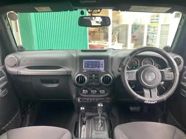 クライスラー・ジープ ジープ ラングラー アンリミテッド スポーツ 岡山県 2014(平26)年 8.1万km ブラック 社外メモリナビ　AVIC-MRZ099/フルセグTV、Bluetooth、CD、DVD、AM、FM/バックカメラ/ETC/リモコンキー/JAOSバトルズリフトアップキット/JAOSバトルズ2本出しマフラー/ダイワオートモビルズ　/トレイルランナーマッドブラックアルミホイール/BFグッドリッチオールテレインブロックタイヤ/クルーズコントロール