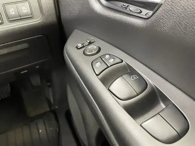 日産 セレナ ハイウェイスター Vセレクション 大阪府 2017(平29)年 7万km マルーンレッド 2トーン セーフティパックB/　・踏み間違い衝突防止アシスト/　・インテリジェントパーキングアシスト/　・進入禁止標識検知/　・インテリジェントルームミラー/　・電動パーキングブレーキ/　・オートブレーキホールド/　・プロパイロット/社外ナビ【CD/DVD/Bluetooth/ワンセグ】/アラウンドビューモニター/フリップダウンモニター/両側パワースライドドア/ビルトインETC/フロアマット