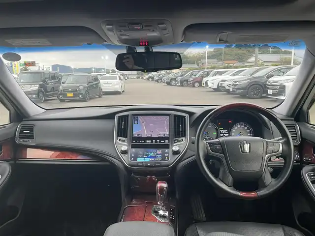 トヨタ クラウン マジェスタ Fバージョン 宮崎県 2014(平26)年 11.2万km ホワイトパールクリスタルシャイン 純正ナビ（100194）/（フルセグナビ）（BT）/パワーシート/アイドリングストップ/純正LEDヘッドライト/バックカメラ/パワーステアリング/パワーウィンドウ/純正フロアマット/純正アルミホイール/レザーシート/パーキングアシスト/サンルーフ/盗難防止装置/MT付きAT/エアバックW/オートライト/コーナーセンサー/クルーズコントロール/ETC/ABS