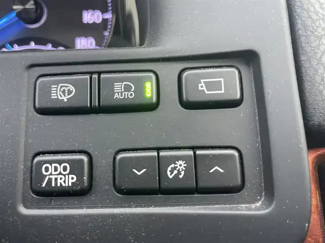 トヨタ クラウン マジェスタ Fバージョン 宮崎県 2014(平26)年 11.2万km ホワイトパールクリスタルシャイン 純正ナビ（100194）/（フルセグナビ）（BT）/パワーシート/アイドリングストップ/純正LEDヘッドライト/バックカメラ/パワーステアリング/パワーウィンドウ/純正フロアマット/純正アルミホイール/レザーシート/パーキングアシスト/サンルーフ/盗難防止装置/MT付きAT/エアバックW/オートライト/コーナーセンサー/クルーズコントロール/ETC/ABS