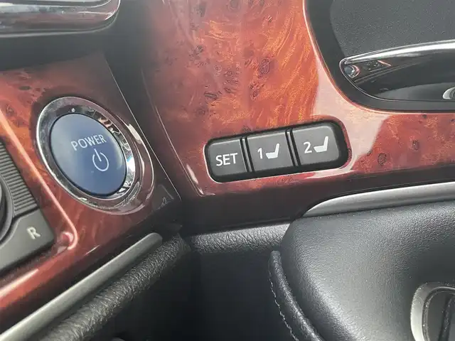 トヨタ クラウン マジェスタ Fバージョン 宮崎県 2014(平26)年 11.2万km ホワイトパールクリスタルシャイン 純正ナビ（100194）/（フルセグナビ）（BT）/パワーシート/アイドリングストップ/純正LEDヘッドライト/バックカメラ/パワーステアリング/パワーウィンドウ/純正フロアマット/純正アルミホイール/レザーシート/パーキングアシスト/サンルーフ/盗難防止装置/MT付きAT/エアバックW/オートライト/コーナーセンサー/クルーズコントロール/ETC/ABS