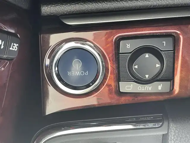 トヨタ クラウン マジェスタ Fバージョン 宮崎県 2014(平26)年 11.2万km ホワイトパールクリスタルシャイン 純正ナビ（100194）/（フルセグナビ）（BT）/パワーシート/アイドリングストップ/純正LEDヘッドライト/バックカメラ/パワーステアリング/パワーウィンドウ/純正フロアマット/純正アルミホイール/レザーシート/パーキングアシスト/サンルーフ/盗難防止装置/MT付きAT/エアバックW/オートライト/コーナーセンサー/クルーズコントロール/ETC/ABS