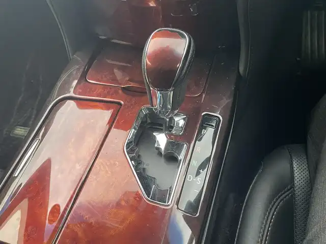 トヨタ クラウン マジェスタ Fバージョン 宮崎県 2014(平26)年 11.2万km ホワイトパールクリスタルシャイン 純正ナビ（100194）/（フルセグナビ）（BT）/パワーシート/アイドリングストップ/純正LEDヘッドライト/バックカメラ/パワーステアリング/パワーウィンドウ/純正フロアマット/純正アルミホイール/レザーシート/パーキングアシスト/サンルーフ/盗難防止装置/MT付きAT/エアバックW/オートライト/コーナーセンサー/クルーズコントロール/ETC/ABS