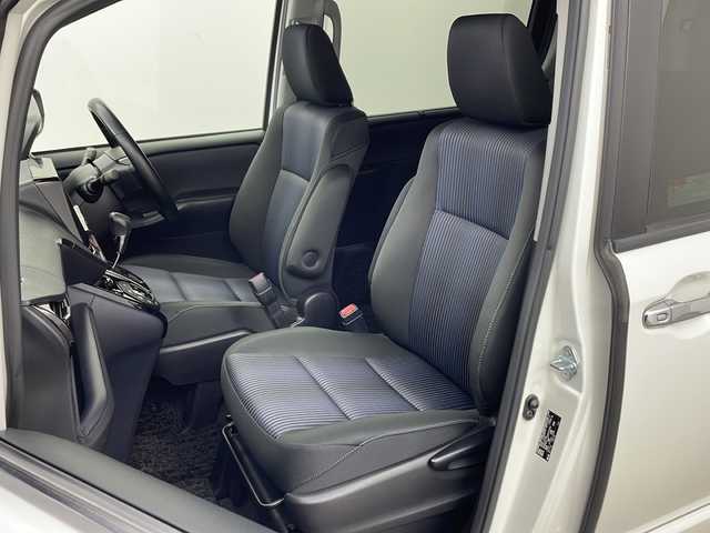 トヨタ ヴォクシー ZS 煌Ⅱ 兵庫県 2017(平29)年 7.2万km ホワイトパールクリスタルシャイン ・ワンオーナー車/・トヨタセーフティーセンス/・プリクラッシュセーフティ/・レーンキープアシスト/・オートハイビーム/・ALPINE製9インチナビ＆フルセグ＆BT＆DVD/・ALPINE製フリップダウンモニター/・両側パワースライドドア/・社外前ドライブレコーダー/・スマートキー/・スペアキー/・プッシュスタート/・ビルトインETC/・アイドリングストップ/・ローダウン/・純正フロアマット/・社外18インチアルミホイール/・電動格納ミラー/・横滑り防止装置/・LEDヘッドライト/・フォグランプ/・オートライト