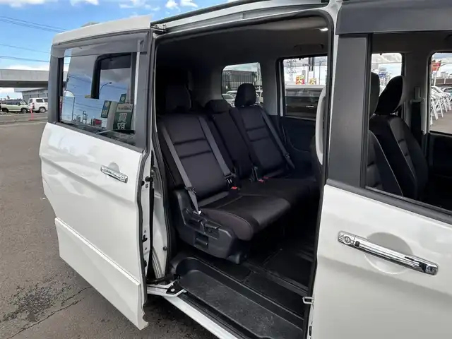 日産 セレナ ハイウェイスターVセレクションⅡ 宮城県 2018(平30)年 7.9万km ブリリアントホワイトパール セーフティパックA/・SRSエアバッグ（サイド/カーテン）/・インテリジェントアラウンドビューモニター/・踏み間違い衝突防止アシスト/・インテリジェントパーキングアシスト/・標識検知機能/・フロント＆バックソナー/・ヒーター付ドアミラー/＝＝＝/インテリジェントエマージェンシーブレーキ/車線逸脱警報/純正フリップダウンモニター/純正9インチナビ（MM518D-L）/・CD/DVD/・Bluetooth/・フルセグTV/ビルトインETC/ドライブレコーダー一体型デジタルミラー/ハンズフリー両側電動スライドドア/革巻きステアリング/LEDヘッドランプ/フォグランプ/オートライト/スマートキー＆プッシュスタート/電動格納ミラー/純正16インチAW/純正フロアマット/純正ドアバイザー/W/サイド/カーテンエアバッグ