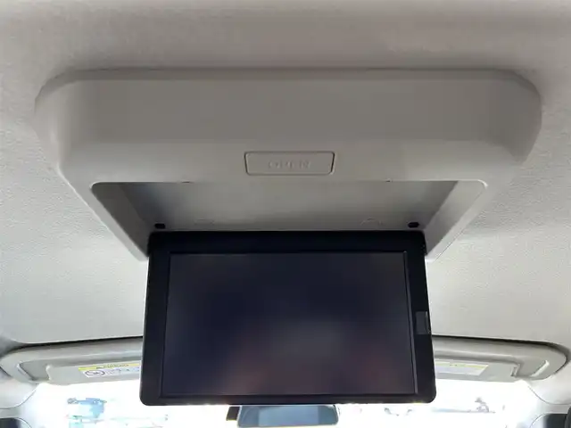 日産 セレナ ハイウェイスターVセレクションⅡ 宮城県 2018(平30)年 7.9万km ブリリアントホワイトパール セーフティパックA/・SRSエアバッグ（サイド/カーテン）/・インテリジェントアラウンドビューモニター/・踏み間違い衝突防止アシスト/・インテリジェントパーキングアシスト/・標識検知機能/・フロント＆バックソナー/・ヒーター付ドアミラー/＝＝＝/インテリジェントエマージェンシーブレーキ/車線逸脱警報/純正フリップダウンモニター/純正9インチナビ（MM518D-L）/・CD/DVD/・Bluetooth/・フルセグTV/ビルトインETC/ドライブレコーダー一体型デジタルミラー/ハンズフリー両側電動スライドドア/革巻きステアリング/LEDヘッドランプ/フォグランプ/オートライト/スマートキー＆プッシュスタート/電動格納ミラー/純正16インチAW/純正フロアマット/純正ドアバイザー/W/サイド/カーテンエアバッグ