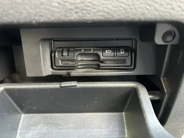 日産 セレナ ハイウェイスターVセレクションⅡ 宮城県 2018(平30)年 7.9万km ブリリアントホワイトパール セーフティパックA/・SRSエアバッグ（サイド/カーテン）/・インテリジェントアラウンドビューモニター/・踏み間違い衝突防止アシスト/・インテリジェントパーキングアシスト/・標識検知機能/・フロント＆バックソナー/・ヒーター付ドアミラー/＝＝＝/インテリジェントエマージェンシーブレーキ/車線逸脱警報/純正フリップダウンモニター/純正9インチナビ（MM518D-L）/・CD/DVD/・Bluetooth/・フルセグTV/ビルトインETC/ドライブレコーダー一体型デジタルミラー/ハンズフリー両側電動スライドドア/革巻きステアリング/LEDヘッドランプ/フォグランプ/オートライト/スマートキー＆プッシュスタート/電動格納ミラー/純正16インチAW/純正フロアマット/純正ドアバイザー/W/サイド/カーテンエアバッグ