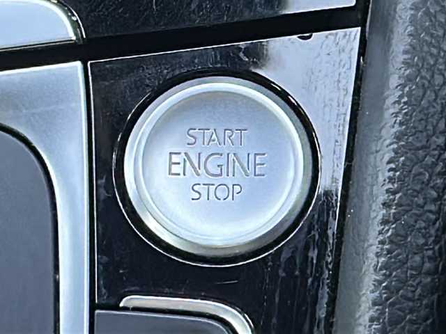 フォルクスワーゲン ゴルフ Ｒ 三重県 2014(平26)年 9.5万km ディープブラックパールエフェクト 純正ナビ/バックカメラ/本革シート/ＥＴＣ/スペアキー/前後ドラレコ/前後クリアランスソナー/シートヒーター/パワーシート/ＡＣＣ/オートライト/電動格納ミラー/革巻きステアリング/禁煙車