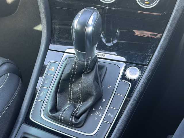 フォルクスワーゲン ゴルフ Ｒ 三重県 2014(平26)年 9.5万km ディープブラックパールエフェクト 純正ナビ/バックカメラ/本革シート/ＥＴＣ/スペアキー/前後ドラレコ/前後クリアランスソナー/シートヒーター/パワーシート/ＡＣＣ/オートライト/電動格納ミラー/革巻きステアリング/禁煙車