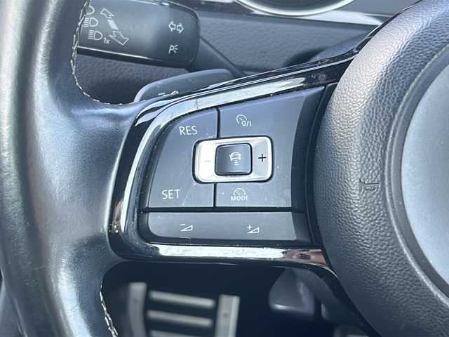 フォルクスワーゲン ゴルフ Ｒ 三重県 2014(平26)年 9.5万km ディープブラックパールエフェクト 純正ナビ/バックカメラ/本革シート/ＥＴＣ/スペアキー/前後ドラレコ/前後クリアランスソナー/シートヒーター/パワーシート/ＡＣＣ/オートライト/電動格納ミラー/革巻きステアリング/禁煙車