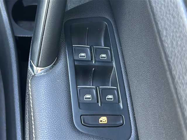 フォルクスワーゲン ゴルフ Ｒ 三重県 2014(平26)年 9.5万km ディープブラックパールエフェクト 純正ナビ/バックカメラ/本革シート/ＥＴＣ/スペアキー/前後ドラレコ/前後クリアランスソナー/シートヒーター/パワーシート/ＡＣＣ/オートライト/電動格納ミラー/革巻きステアリング/禁煙車