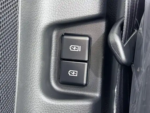 スズキ スペーシア カスタム HYBRID XS 大阪府 2025(令7)年 0.1千km ピュアホワイトパール/ブラック2トーン カスタム HV XS　全方位モニター付きメモリ-ナビゲーション・スズキコネクト対応通信機装着車(195800円)/レーダークルーズコントロール　コーナーセンサー　バックカメラ　レーンアシスト　全方位カメラ　ＬＥＤヘッドライト　プッシュスタート　衝突軽減　純正アルミホイール　フォグランプ　ハンドルヒーター 登録済未使用車 純正大型ナビ 両側電動