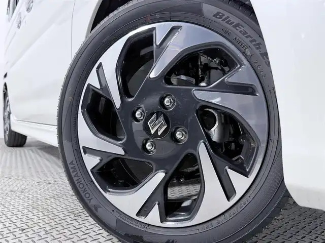 スズキ スペーシア カスタム HYBRID XS 大阪府 2025(令7)年 0.1千km ピュアホワイトパール/ブラック2トーン カスタム HV XS　全方位モニター付きメモリ-ナビゲーション・スズキコネクト対応通信機装着車(195800円)/レーダークルーズコントロール　コーナーセンサー　バックカメラ　レーンアシスト　全方位カメラ　ＬＥＤヘッドライト　プッシュスタート　衝突軽減　純正アルミホイール　フォグランプ　ハンドルヒーター 登録済未使用車 純正大型ナビ 両側電動