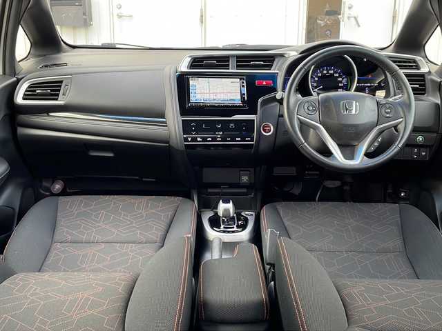 ホンダ フィット ハイブリット Sパッケージ 道北・旭川 2014(平26)年 5万km プレミアムホワイトパール /4WD//禁煙車//純正SDナビ//CD/DVD/SD/BT/フルセグ//バックカメラ//CTBA//クルーズコントロール//パドルシフト//オートライト//LEDヘッドライト//フォグライト//ETC//ミラーヒーター//フロントデアイサー//横滑り防止//純正フロアマット//社外AWサマータイヤ積み込み