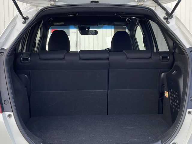 ホンダ フィット ハイブリット Sパッケージ 道北・旭川 2014(平26)年 5万km プレミアムホワイトパール /4WD//禁煙車//純正SDナビ//CD/DVD/SD/BT/フルセグ//バックカメラ//CTBA//クルーズコントロール//パドルシフト//オートライト//LEDヘッドライト//フォグライト//ETC//ミラーヒーター//フロントデアイサー//横滑り防止//純正フロアマット//社外AWサマータイヤ積み込み