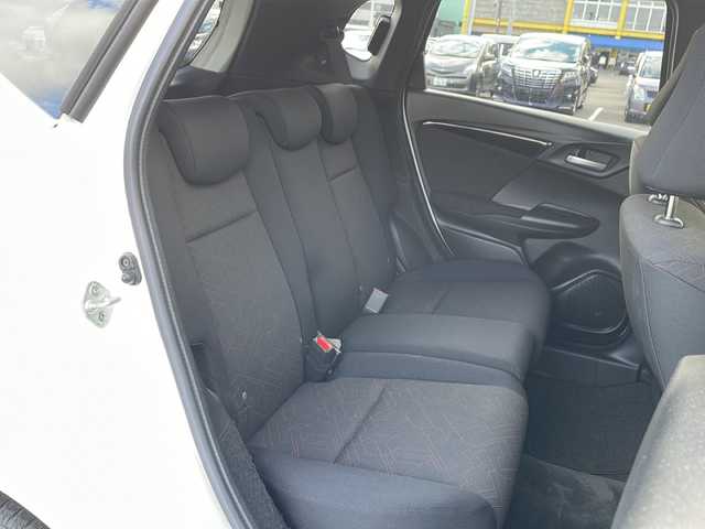 ホンダ フィット ハイブリット Sパッケージ 道北・旭川 2014(平26)年 5万km プレミアムホワイトパール /4WD//禁煙車//純正SDナビ//CD/DVD/SD/BT/フルセグ//バックカメラ//CTBA//クルーズコントロール//パドルシフト//オートライト//LEDヘッドライト//フォグライト//ETC//ミラーヒーター//フロントデアイサー//横滑り防止//純正フロアマット//社外AWサマータイヤ積み込み