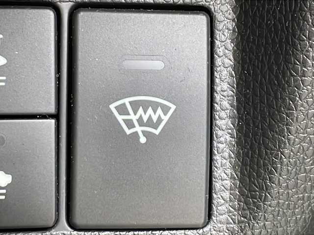 ホンダ フィット ハイブリット Sパッケージ 道北・旭川 2014(平26)年 5万km プレミアムホワイトパール /4WD//禁煙車//純正SDナビ//CD/DVD/SD/BT/フルセグ//バックカメラ//CTBA//クルーズコントロール//パドルシフト//オートライト//LEDヘッドライト//フォグライト//ETC//ミラーヒーター//フロントデアイサー//横滑り防止//純正フロアマット//社外AWサマータイヤ積み込み