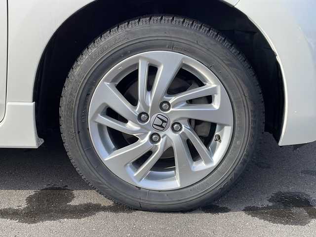 ホンダ フィット ハイブリット Sパッケージ 道北・旭川 2014(平26)年 5万km プレミアムホワイトパール /4WD//禁煙車//純正SDナビ//CD/DVD/SD/BT/フルセグ//バックカメラ//CTBA//クルーズコントロール//パドルシフト//オートライト//LEDヘッドライト//フォグライト//ETC//ミラーヒーター//フロントデアイサー//横滑り防止//純正フロアマット//社外AWサマータイヤ積み込み