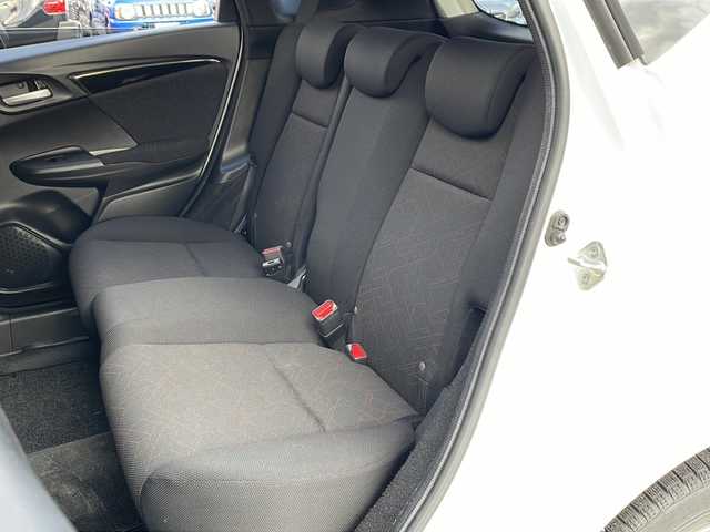 ホンダ フィット ハイブリット Sパッケージ 道北・旭川 2014(平26)年 5万km プレミアムホワイトパール /4WD//禁煙車//純正SDナビ//CD/DVD/SD/BT/フルセグ//バックカメラ//CTBA//クルーズコントロール//パドルシフト//オートライト//LEDヘッドライト//フォグライト//ETC//ミラーヒーター//フロントデアイサー//横滑り防止//純正フロアマット//社外AWサマータイヤ積み込み