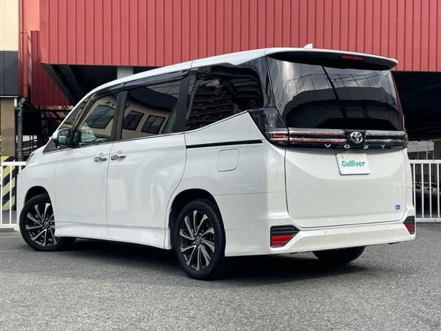 トヨタ ヴォクシー S－Z 神奈川県 2022(令4)年 6.5万km ホワイトパールクリスタルシャイン ワンオーナー				/純正10.5インチメモリーナビ			/・DTV/SD/CD/DVD/BT/HDMI			/バックカメラ/クリアランスソナー/ハーフレザーシート/前席シートヒーター/D席シートリフター/ビルトインETC2.0/ToyotaSafetySense/・アダプティブハイビームシステム/・オートマチックハイビーム/・プリクラッシュセーフティー/・レーントレーシングアシスト/・レーンディパーチャーアラート				/・発進遅れ告知機能/・ロードサインアシスト/・レーダークルーズコントロール/両側パワースライドドア/後席用サンシェード/前後ドライブレコーダー/純正17インチAW	/オートライト/純正LEDヘッドライト				/フォグランプ			/プッシュEgスタート/ストップ			/スマートキー×2	/純正フロアマット/取扱説明書/マルチメディア取扱説明書				/新車時保証書