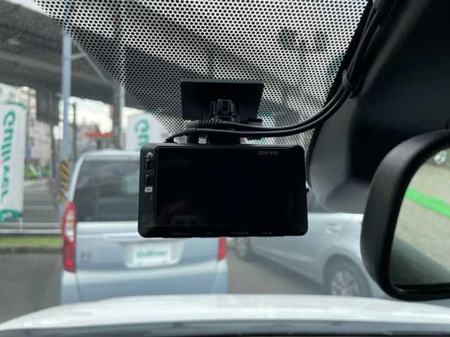 トヨタ ヴォクシー S－Z 神奈川県 2022(令4)年 6.5万km ホワイトパールクリスタルシャイン ワンオーナー				/純正10.5インチメモリーナビ			/・DTV/SD/CD/DVD/BT/HDMI			/バックカメラ/クリアランスソナー/ハーフレザーシート/前席シートヒーター/D席シートリフター/ビルトインETC2.0/ToyotaSafetySense/・アダプティブハイビームシステム/・オートマチックハイビーム/・プリクラッシュセーフティー/・レーントレーシングアシスト/・レーンディパーチャーアラート				/・発進遅れ告知機能/・ロードサインアシスト/・レーダークルーズコントロール/両側パワースライドドア/後席用サンシェード/前後ドライブレコーダー/純正17インチAW	/オートライト/純正LEDヘッドライト				/フォグランプ			/プッシュEgスタート/ストップ			/スマートキー×2	/純正フロアマット/取扱説明書/マルチメディア取扱説明書				/新車時保証書