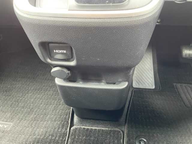 トヨタ ヴォクシー S－Z 神奈川県 2022(令4)年 6.5万km ホワイトパールクリスタルシャイン ワンオーナー				/純正10.5インチメモリーナビ			/・DTV/SD/CD/DVD/BT/HDMI			/バックカメラ/クリアランスソナー/ハーフレザーシート/前席シートヒーター/D席シートリフター/ビルトインETC2.0/ToyotaSafetySense/・アダプティブハイビームシステム/・オートマチックハイビーム/・プリクラッシュセーフティー/・レーントレーシングアシスト/・レーンディパーチャーアラート				/・発進遅れ告知機能/・ロードサインアシスト/・レーダークルーズコントロール/両側パワースライドドア/後席用サンシェード/前後ドライブレコーダー/純正17インチAW	/オートライト/純正LEDヘッドライト				/フォグランプ			/プッシュEgスタート/ストップ			/スマートキー×2	/純正フロアマット/取扱説明書/マルチメディア取扱説明書				/新車時保証書