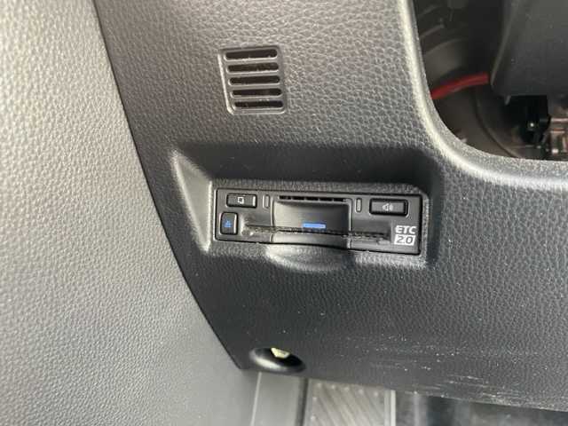 トヨタ ヴォクシー S－Z 神奈川県 2022(令4)年 6.5万km ホワイトパールクリスタルシャイン ワンオーナー				/純正10.5インチメモリーナビ			/・DTV/SD/CD/DVD/BT/HDMI			/バックカメラ/クリアランスソナー/ハーフレザーシート/前席シートヒーター/D席シートリフター/ビルトインETC2.0/ToyotaSafetySense/・アダプティブハイビームシステム/・オートマチックハイビーム/・プリクラッシュセーフティー/・レーントレーシングアシスト/・レーンディパーチャーアラート				/・発進遅れ告知機能/・ロードサインアシスト/・レーダークルーズコントロール/両側パワースライドドア/後席用サンシェード/前後ドライブレコーダー/純正17インチAW	/オートライト/純正LEDヘッドライト				/フォグランプ			/プッシュEgスタート/ストップ			/スマートキー×2	/純正フロアマット/取扱説明書/マルチメディア取扱説明書				/新車時保証書