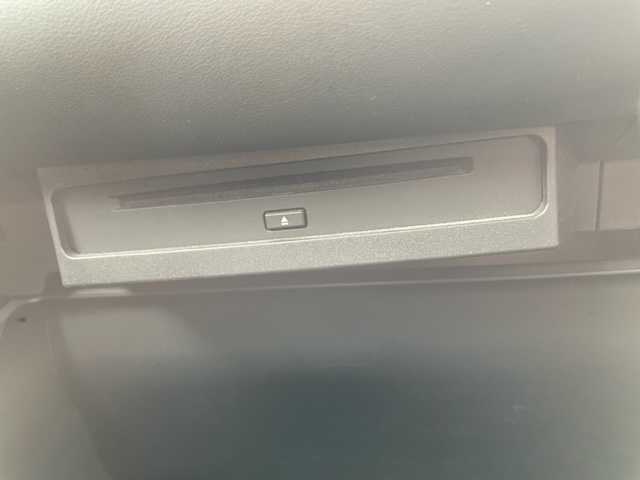 トヨタ ヴォクシー S－Z 神奈川県 2022(令4)年 6.5万km ホワイトパールクリスタルシャイン ワンオーナー				/純正10.5インチメモリーナビ			/・DTV/SD/CD/DVD/BT/HDMI			/バックカメラ/クリアランスソナー/ハーフレザーシート/前席シートヒーター/D席シートリフター/ビルトインETC2.0/ToyotaSafetySense/・アダプティブハイビームシステム/・オートマチックハイビーム/・プリクラッシュセーフティー/・レーントレーシングアシスト/・レーンディパーチャーアラート				/・発進遅れ告知機能/・ロードサインアシスト/・レーダークルーズコントロール/両側パワースライドドア/後席用サンシェード/前後ドライブレコーダー/純正17インチAW	/オートライト/純正LEDヘッドライト				/フォグランプ			/プッシュEgスタート/ストップ			/スマートキー×2	/純正フロアマット/取扱説明書/マルチメディア取扱説明書				/新車時保証書