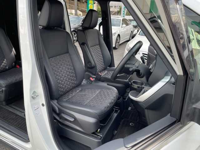 トヨタ ヴォクシー S－Z 神奈川県 2022(令4)年 6.5万km ホワイトパールクリスタルシャイン ワンオーナー				/純正10.5インチメモリーナビ			/・DTV/SD/CD/DVD/BT/HDMI			/バックカメラ/クリアランスソナー/ハーフレザーシート/前席シートヒーター/D席シートリフター/ビルトインETC2.0/ToyotaSafetySense/・アダプティブハイビームシステム/・オートマチックハイビーム/・プリクラッシュセーフティー/・レーントレーシングアシスト/・レーンディパーチャーアラート				/・発進遅れ告知機能/・ロードサインアシスト/・レーダークルーズコントロール/両側パワースライドドア/後席用サンシェード/前後ドライブレコーダー/純正17インチAW	/オートライト/純正LEDヘッドライト				/フォグランプ			/プッシュEgスタート/ストップ			/スマートキー×2	/純正フロアマット/取扱説明書/マルチメディア取扱説明書				/新車時保証書